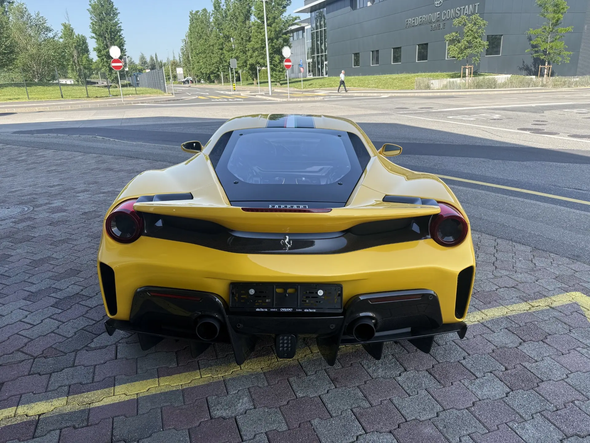 Ferrari 488 Pista — Supercars 720 ch, Giallo Triplo Strato, Suivi Ferrari Complet — Außenansicht