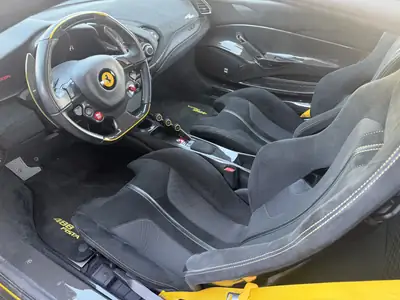 Ferrari 488 Pista — Supercars 720 ch, Giallo Triplo Strato, Suivi Ferrari Complet — Seitenansicht
