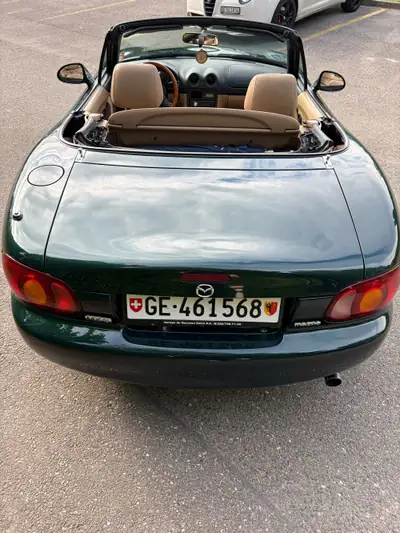 Mazda MX-5 1.6i Youngster — Roadster iconique, 46'000 km, vert élégant — côté