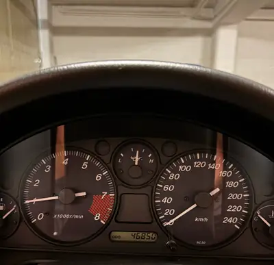 Mazda MX-5 1.6i Youngster — Roadster iconique, 46'000 km, vert élégant — intérieur