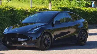 Tesla Model Y Performance D 2022 — Électrique haute performance, 26 800 km seulement — detail