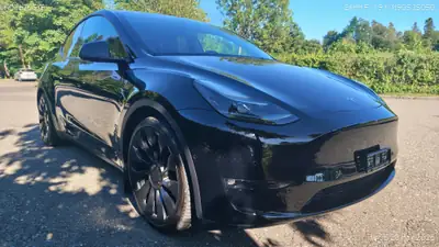 Tesla Model Y Performance D 2022 — Électrique haute performance, 26 800 km seulement — Thumbnail 7