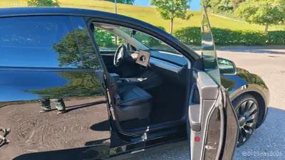 Tesla Model Y Performance D 2022 — Électrique haute performance, 26 800 km seulement — Thumbnail 9