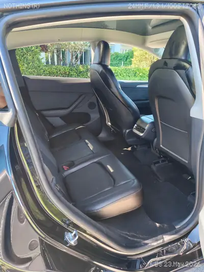 Tesla Model Y Performance D 2022 — Électrique haute performance, 26 800 km seulement — Thumbnail 11