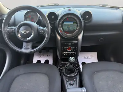 MINI Countryman Cooper FWD 2014 — SUV compact robuste, entretien suivi — vista posteriore