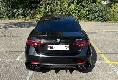 Alfa Romeo Giulia 2.9 V6 Biturbo Quadrifoglio — 510 ch, prestige italien sans compromis — Miniature 7