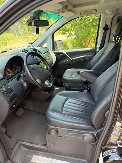 Mercedes-Benz Viano 2.2 CDI Ambiente — Monospace 8 places, motorisation robuste — Heckansicht