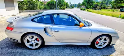 Porsche 911 3.6 Turbo — Coupé de légende, 420 ch et seulement 50'000 km — fianco