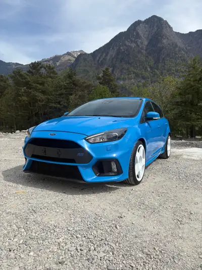 Ford Focus RS 2.3 EcoBoost — 350 ch, coupé sportif haute performance — fianco