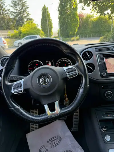 VW Tiguan 2.0 TDI Cityscape 4Motion — SUV polyvalent, toit panoramique, full équipé — Miniatura 13