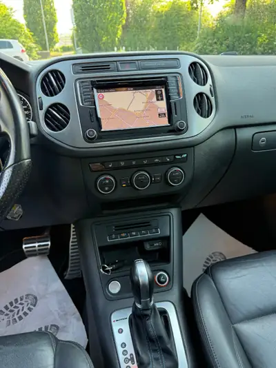 VW Tiguan 2.0 TDI Cityscape 4Motion — SUV polyvalent, toit panoramique, full équipé — Miniatura 14
