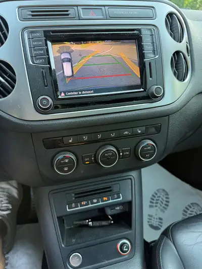 VW Tiguan 2.0 TDI Cityscape 4Motion — SUV polyvalent, toit panoramique, full équipé — Miniatura 19