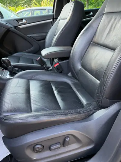 VW Tiguan 2.0 TDI Cityscape 4Motion — SUV polyvalent, toit panoramique, full équipé — Miniatura 20
