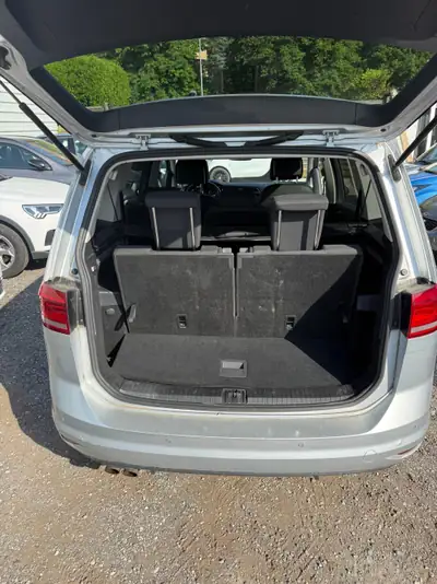 VW Touran 1.4 TSI BlueMotion — Monospace 7 places fiable, entretien VW complet — Armaturenbrett