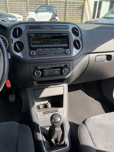 VW Tiguan 1.4 TSI Sport&Style 4Motion — SUV fiable, 4 roues motrices, sans accident — Miniatur 12