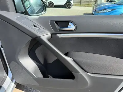 VW Tiguan 1.4 TSI Sport&Style 4Motion — SUV fiable, 4 roues motrices, sans accident — Miniatur 14