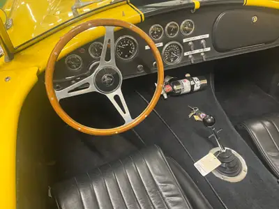 AC Cobra Shamrock 1966 — Légendaire cabriolet sport jaune, homologué Suisse — Seitenansicht