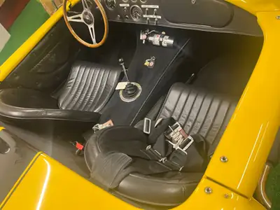 AC Cobra Shamrock 1966 — Légendaire cabriolet sport jaune, homologué Suisse — Armaturenbrett