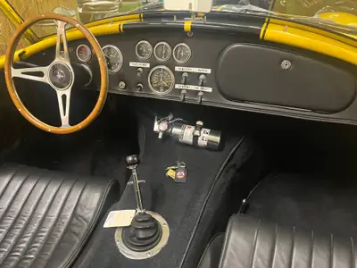 AC Cobra Shamrock 1966 — Légendaire cabriolet sport jaune, homologué Suisse — Detail