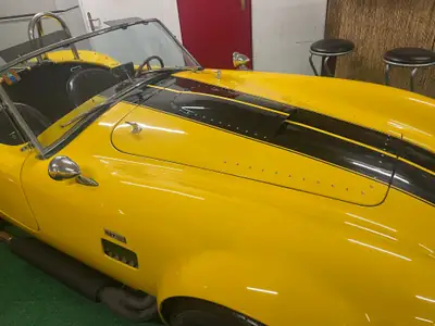 AC Cobra Shamrock 1966 — Légendaire cabriolet sport jaune, homologué Suisse — Miniatur 7