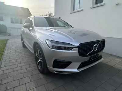 Volvo XC60 T6 R-Design eAWD — Hybride rechargeable 341 ch, 39 800 km seulement — Heckansicht