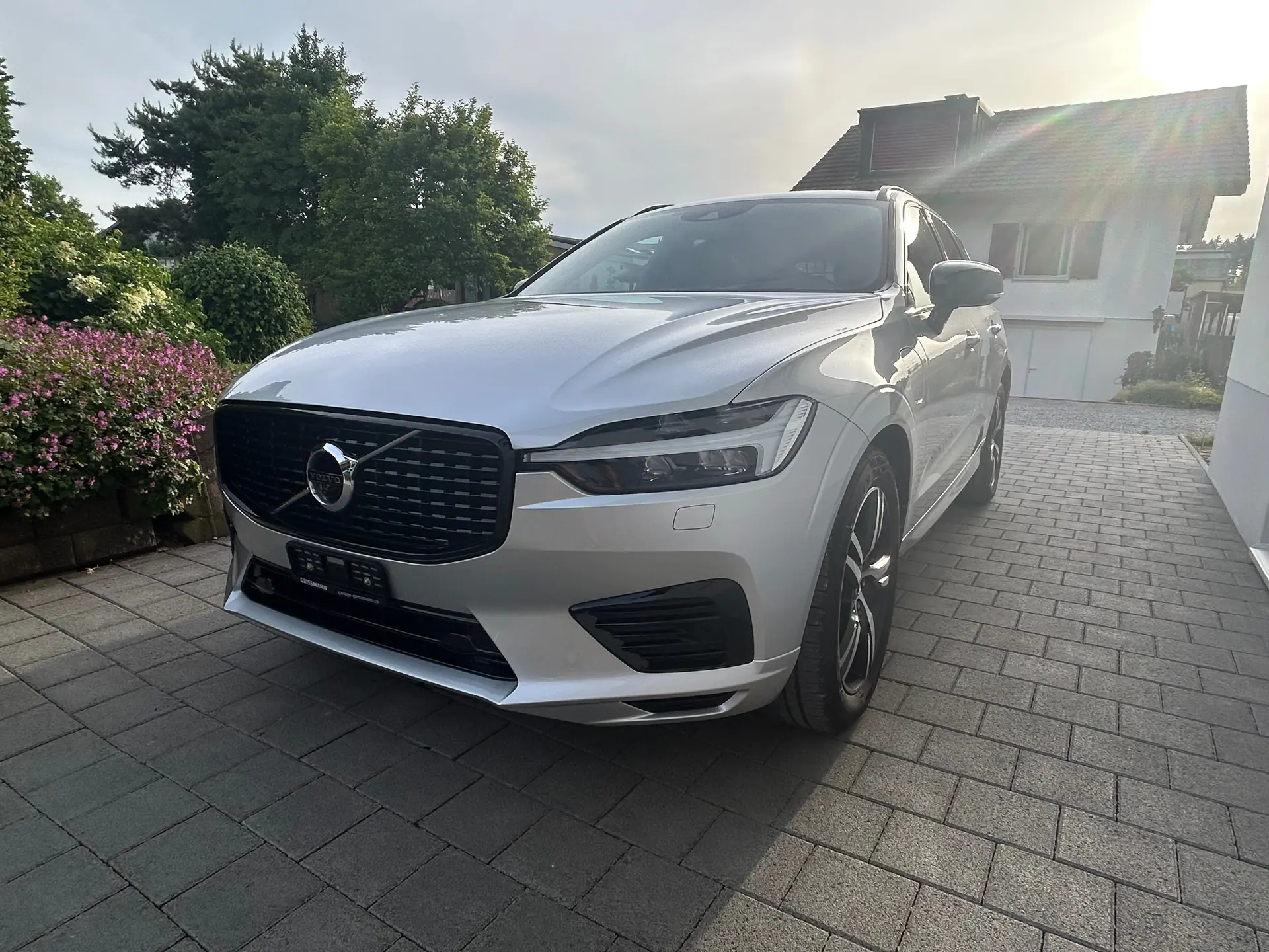 Volvo XC60 T6 R-Design eAWD — Hybride rechargeable 341 ch, 39 800 km seulement
