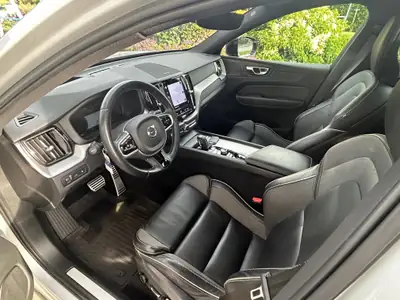 Volvo XC60 T6 R-Design eAWD — Hybride rechargeable 341 ch, 39 800 km seulement — Miniatur 9