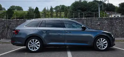 Skoda Superb Combi 2.0 TDI DSG — Break spacieux, motorisation fiable, sans accident — Detail