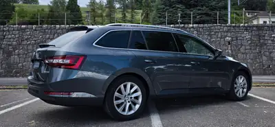 Skoda Superb Combi 2.0 TDI DSG — Break spacieux, motorisation fiable, sans accident — Miniatur 8