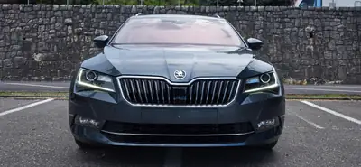 Skoda Superb Combi 2.0 TDI DSG — Break spacieux, motorisation fiable, sans accident — Miniatur 9