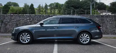 Skoda Superb Combi 2.0 TDI DSG — Break spacieux, motorisation fiable, sans accident — Miniatur 7