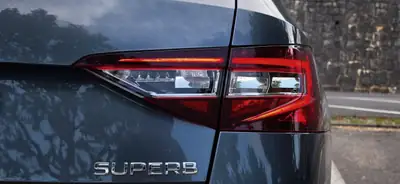 Skoda Superb Combi 2.0 TDI DSG — Break spacieux, motorisation fiable, sans accident — Miniatur 11