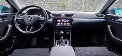 Skoda Superb Combi 2.0 TDI DSG — Break spacieux, motorisation fiable, sans accident — Miniatur 13