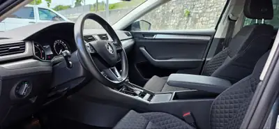 Skoda Superb Combi 2.0 TDI DSG — Break spacieux, motorisation fiable, sans accident — Miniatur 14