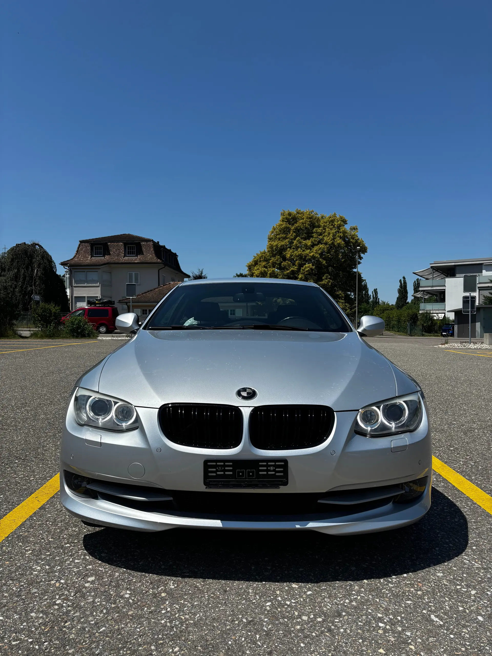 BMW 330i Coupé — Sportivité authentique, entretien impeccable — vista esterna