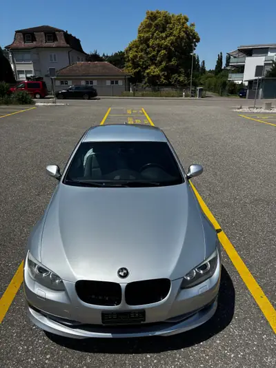 BMW 330i Coupé — Sportivité authentique, entretien impeccable — fianco