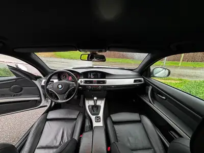 BMW 330i Coupé — Sportivité authentique, entretien impeccable — Miniatura 8