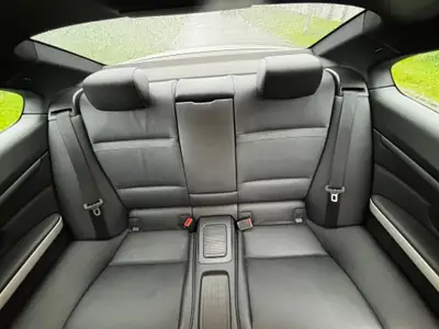 BMW 330i Coupé — Sportivité authentique, entretien impeccable — Miniatura 9