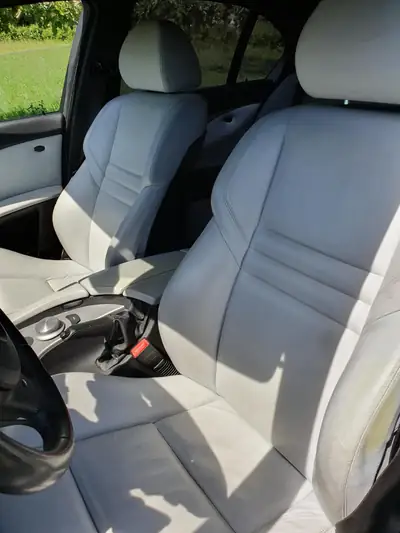 BMW M5 2007 — Berline de prestige sportive, 507 ch et faible kilométrage — interni