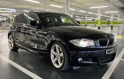 BMW 130i — Rare berline sportive manuelle, dernière génération, sans sinistre — fianco