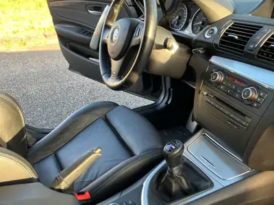 BMW 130i — Rare berline sportive manuelle, dernière génération, sans sinistre — dettaglio