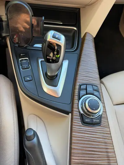 BMW 328i — Berline élégante, motorisation fiable et consommation maîtrisée — Detail