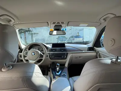 BMW 328i — Berline élégante, motorisation fiable et consommation maîtrisée — Armaturenbrett