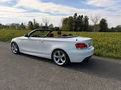 BMW 135i Cabriolet — Roadster sportif M Sport, 306 ch et transmission manuelle — côté