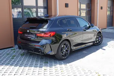 BMW M135i xDrive Steptronic — Berline sport 306 ch, équipée premium et peu kilométrée — détail