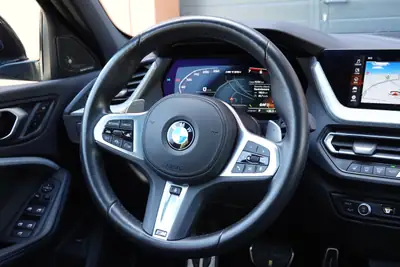 BMW M135i xDrive Steptronic — Berline sport 306 ch, équipée premium et peu kilométrée — Miniature 12