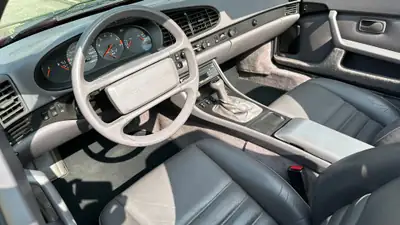 Porsche 944 Turbo Cabriolet 1991 — Légende sportive décapotable, 250 ch et prestige intemporel — Miniatur 8