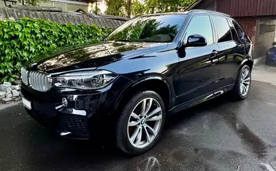 BMW X5 40d xDrive — SUV premium diesel, équipement M-Sport complet, première main suisse — vue extérieure