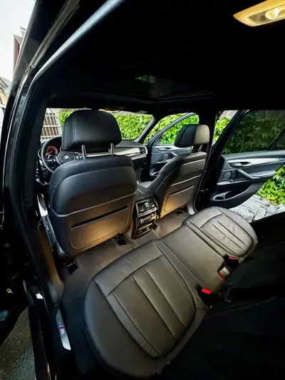 BMW X5 40d xDrive — SUV premium diesel, équipement M-Sport complet, première main suisse — détail