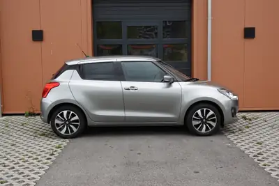 Suzuki Swift 1.0 12V Automatic — Citadine agile, équipée et sans sinistre — intérieur